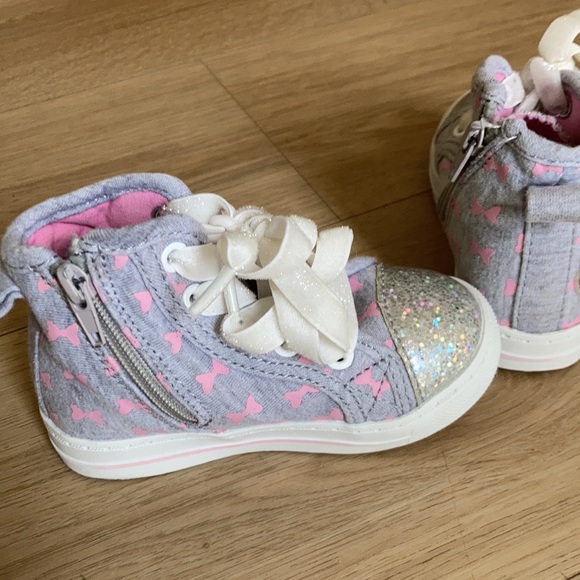 Disney Junior Minnie Mouse high top sneakers! Excellent condition! - Picture 3 of 7